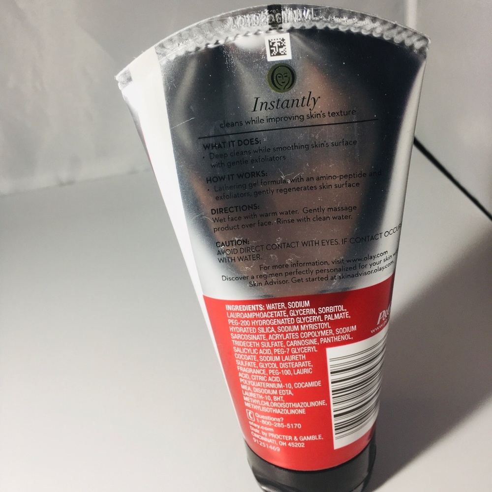 Olay regenerist anti aging detoxifying pore scrub - Picture 2 of 2